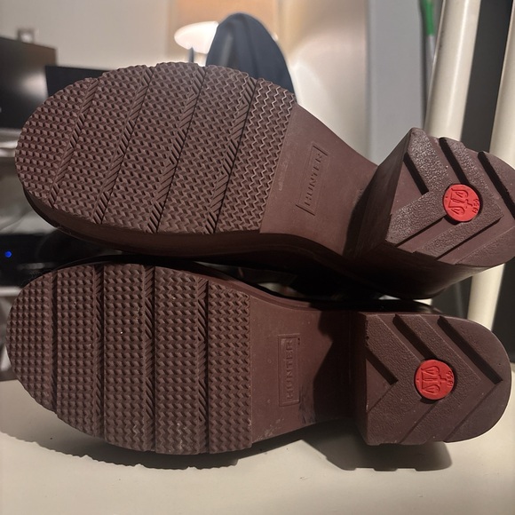 Hunter Women's Chelsea Boot Navy and Maroon - perfect tread - Picture 7 of 7